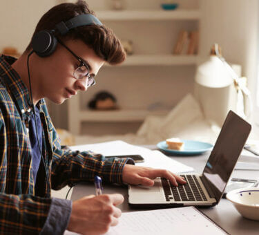 5 Reasons Why Online Learning Is The Future Of Education.